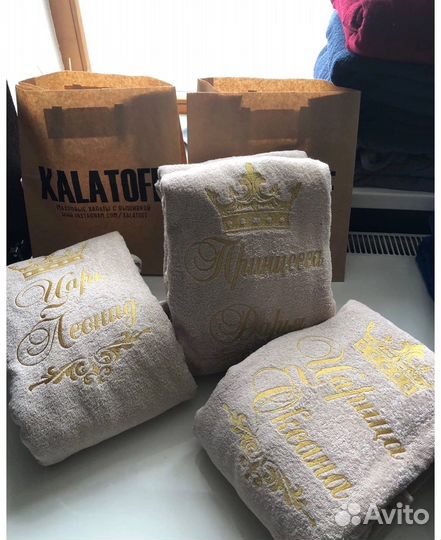 Махровый халат с вышивкой