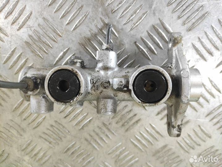 Цилиндр тормозов главный Mazda Mpv LW лв