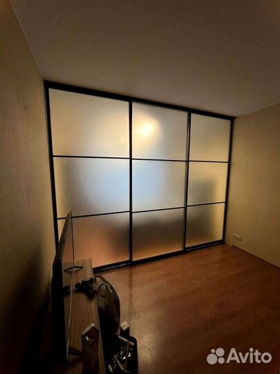 Стеклянная перегородка