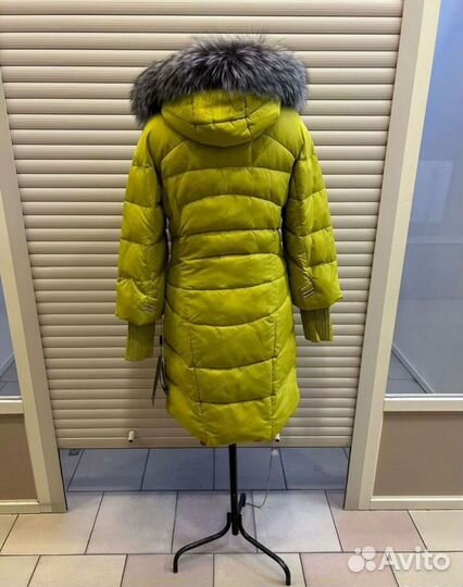 Пуховик зимний женский