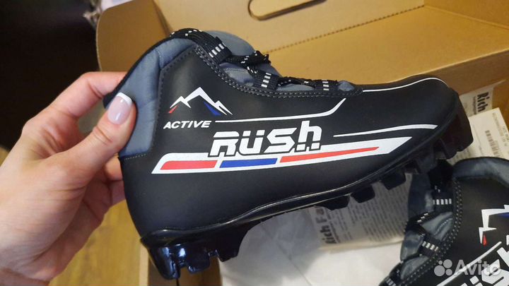 Лыжные ботинки