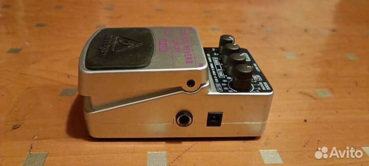 Гитарная педаль Behringer DR 400