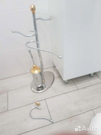 Стойка для туалетной комнаты