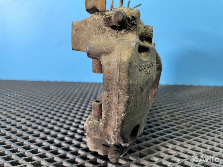 Суппорт тормозной задний правый Volkswagen Touareg