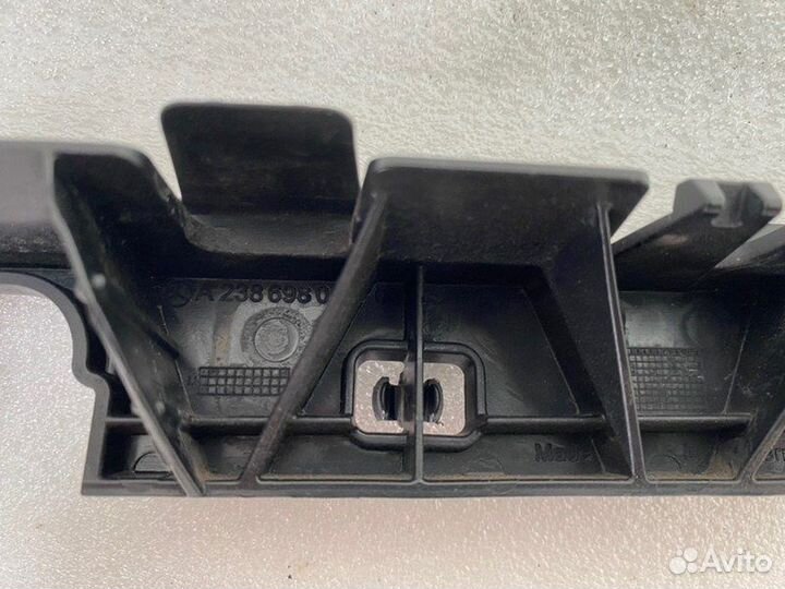 Кронштейн подножки порог левый Mercedes Benz W213