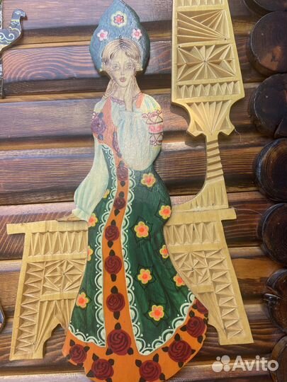 Картина дерево резьба Три девицы под окном