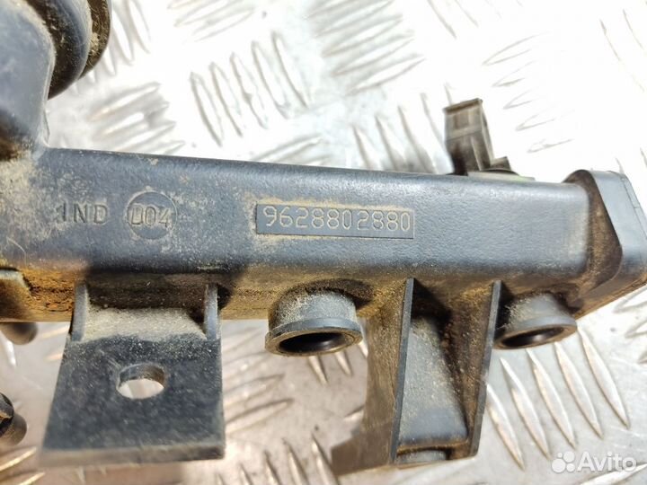 Рейка топливная рампа Peugeot 406 1995-1999