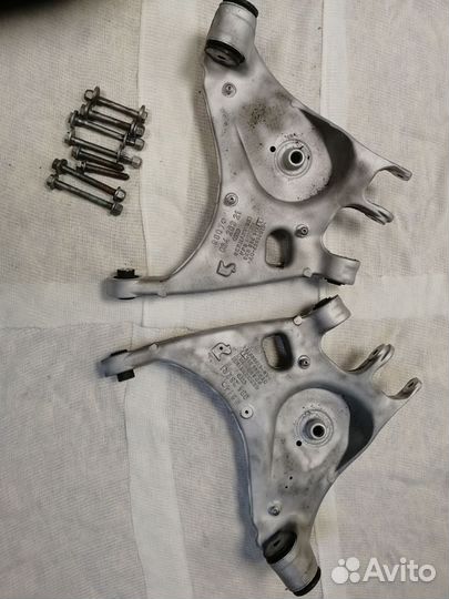 Продам задние рычаги пара с болтами