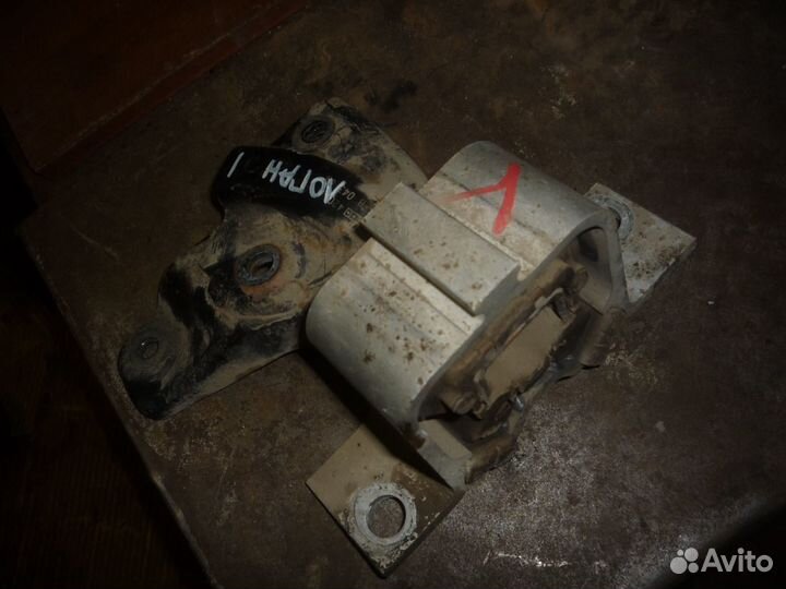 Правая подушка двигателя рено логан 1.6 литра 8V