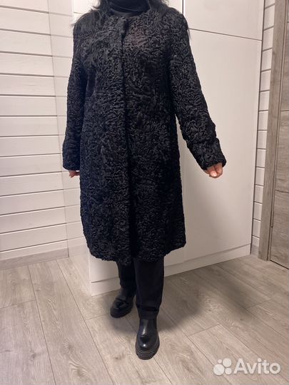 Пальто из каракульчи без воротника