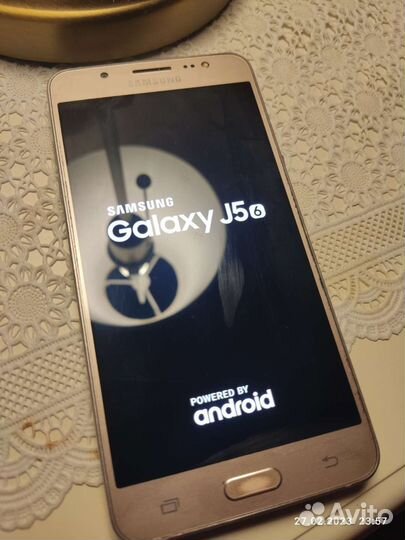Телефон Samsung galaxy j5 2016