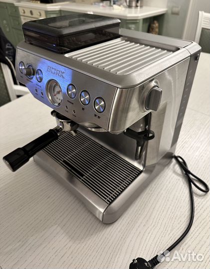 Кофемашина Bork с капучино + комплект для чистки