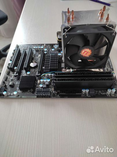 Материнская плата с процессором и памятью