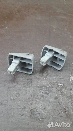 Крепление солнцезащитного козырька Ford Fiesta JA