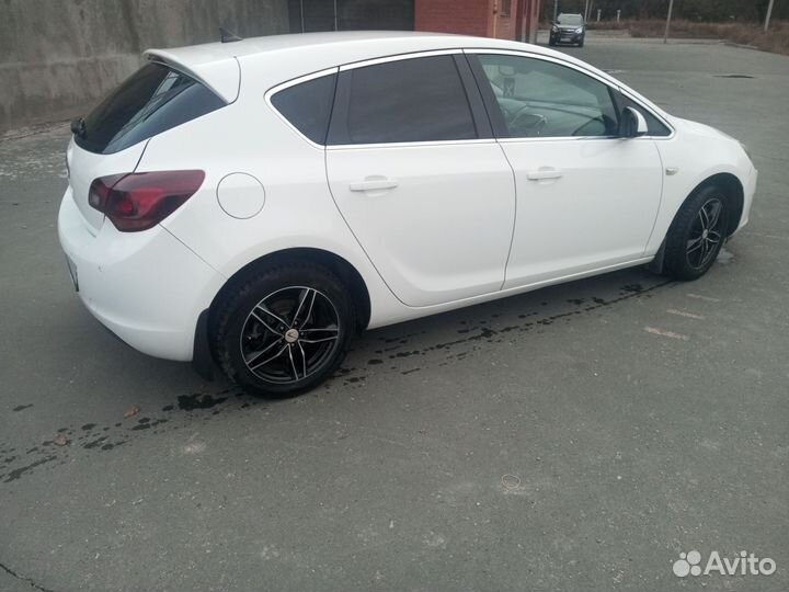 Opel Astra 1.6 МТ, 2011, 124 000 км