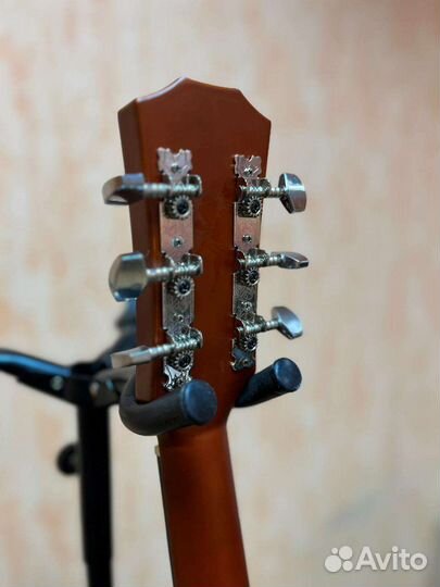 Акустическая гитара