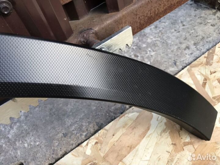 Накладка крыла переднего правого Subaru Forester 5