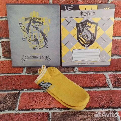 Тетради и носки Пуффендуй Гарри Поттер Хогвартс
