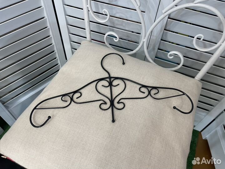 Вешалка металлическая