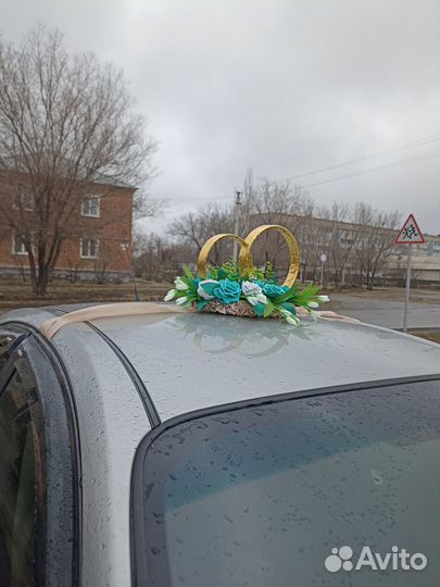Свадебное украшение на машину