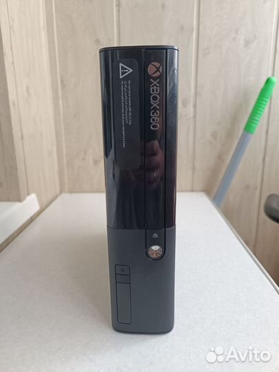 Xbox 360e на запчасти