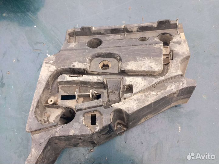 Отсек под инструменты BMW 523i