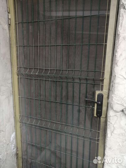 Дверь решетчатая металлическая