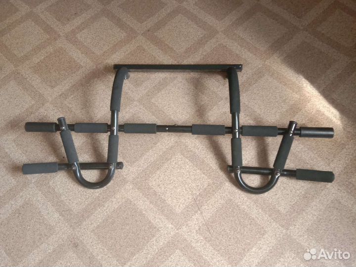 Турник настенный