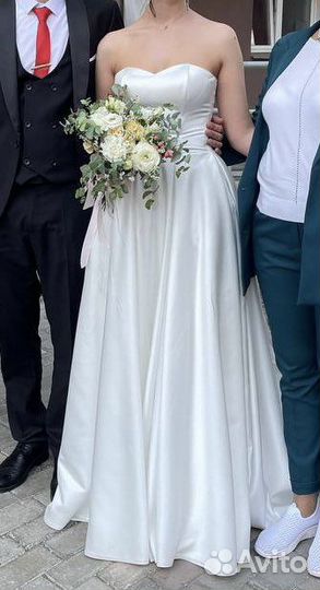 Свадебное платье со шлейфом