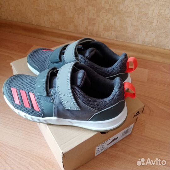 Кроссовки adidas летние
