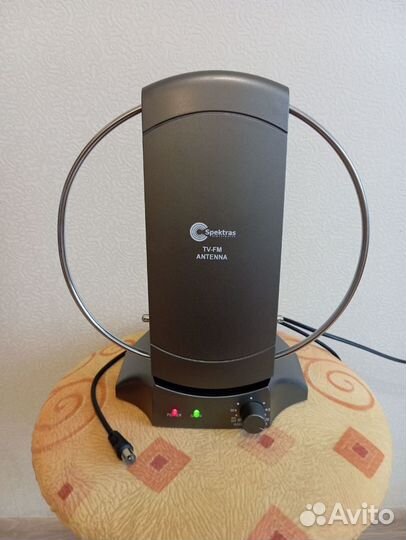 Антенна комнатная с усилителем