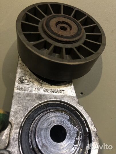 Натяжитель ремня для мерседес М102