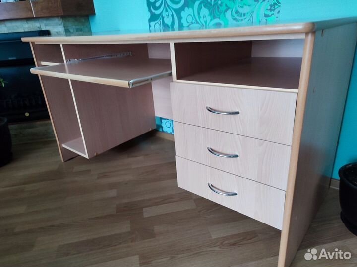 Письменный стол