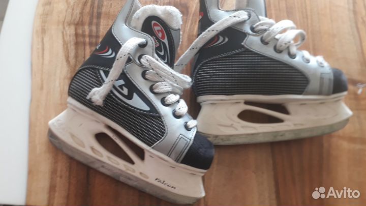 Коньки хоккейные