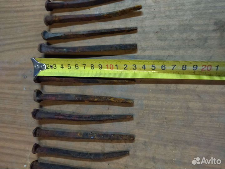Гвозди кованые старинные