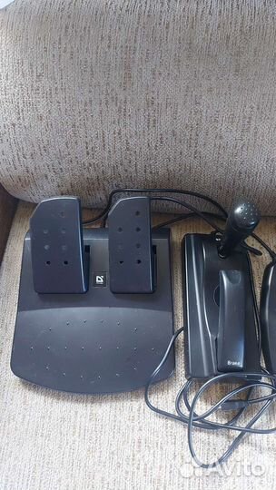 Игровой руль с педалями и коробкой передач