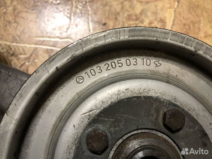 Лобовая крышка двигателя муфты W124 M103