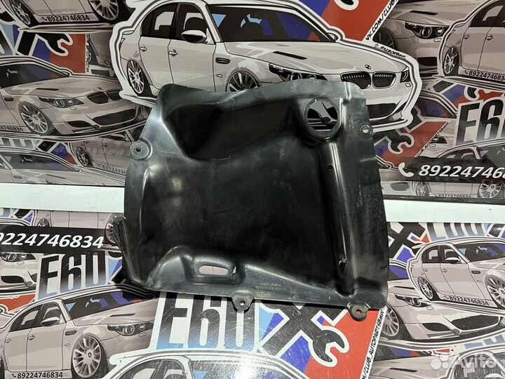 Перегородка правой ниши лондерона BMW E60