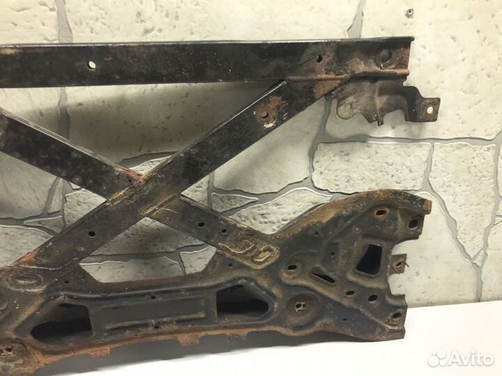 Распорка подрамника передняя Audi A8 D4 2012