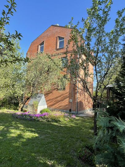 Дом 190 м² на участке 7 сот.