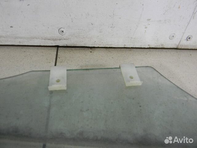 Стекло передней левой двери