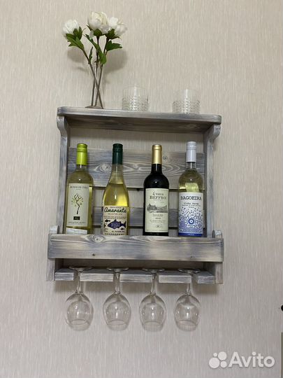 Полка настенная для вина из дерева
