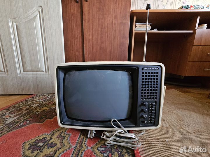 Телевизор юность 303д