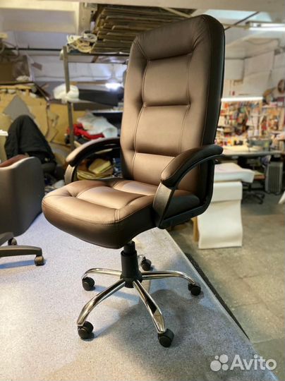 Офисное кресло