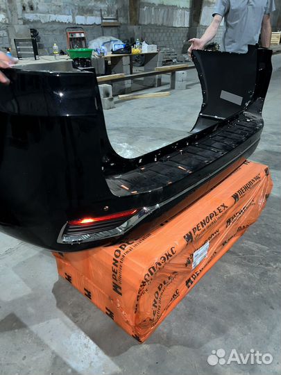 Задний бампер на Toyota LC 300 Тойота 300