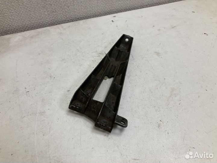 Кронштейн коллектора Мерседес m111 1112361395