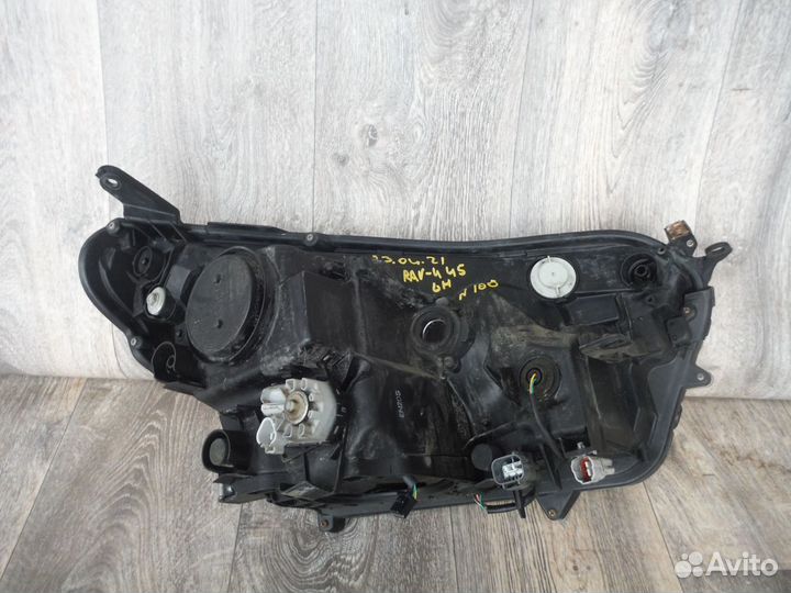 Фара левая №100 Toyota RAV4 XA45 2016
