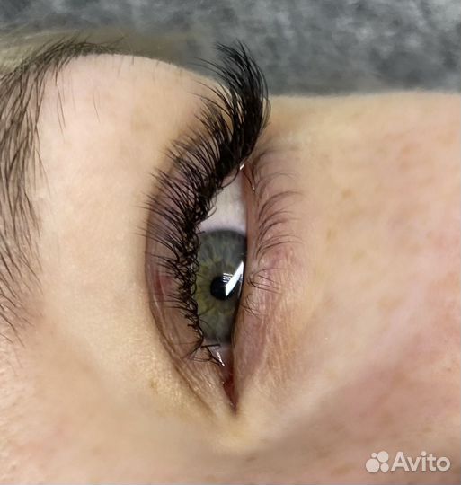 Наращивание ресниц, маникюр