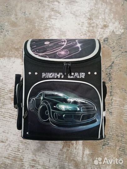 Ранец школьный для мальчика в отличном состояние