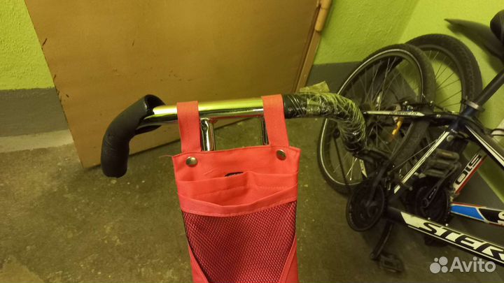 Велосипед трехколесный с ручкой управления